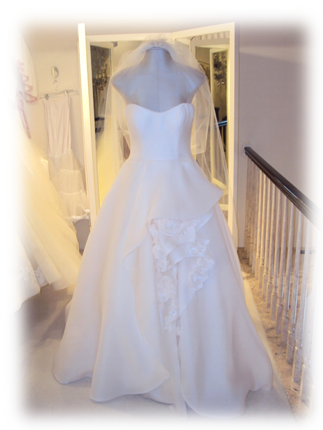 Elizabeth's Bridal Manor wedding dress 6- - Photo by Detroit Wedding Day